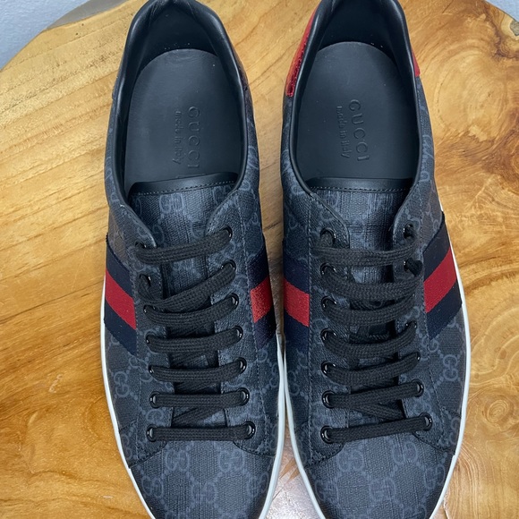 GG ACE GG SUPREME TRAINER BLACK CALFSKIN WITH PATTERNS